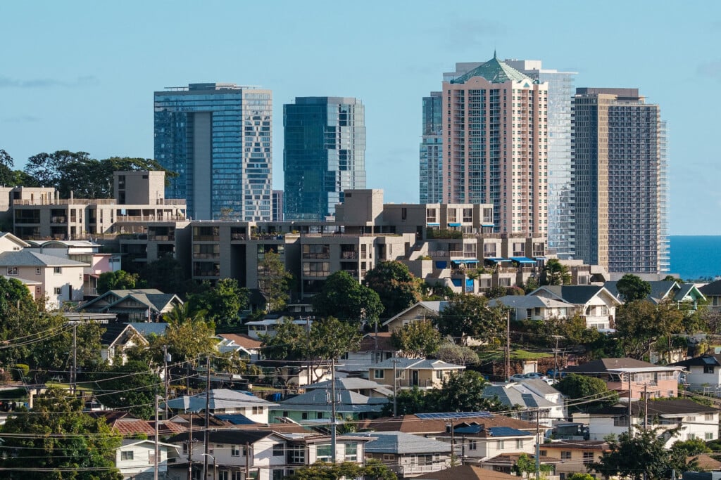 06 203 Hb2303 Ay Nuuanu Punchbowl 5744