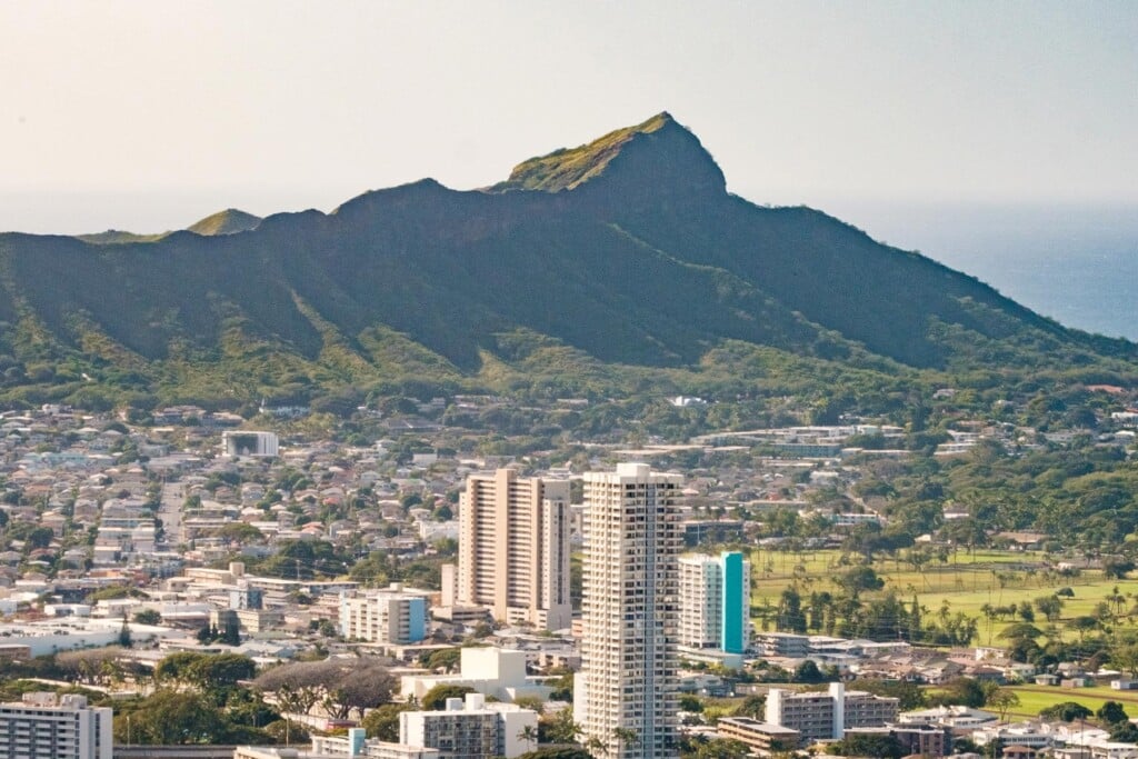 06 23 Hb2303 Ay Diamond Head Neighborhood