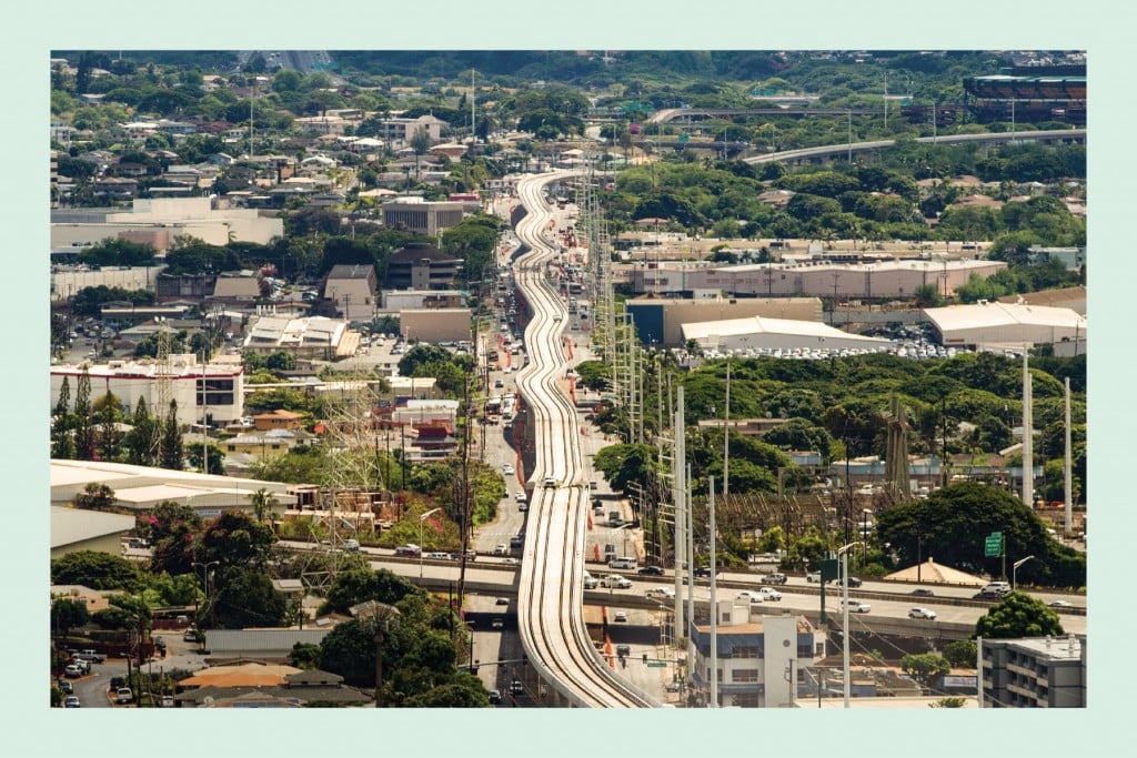 The elevated trackway for Honolulu Rail Transit above Kamehameha Highway in Pearl City, looking southeast. | Photo: Anthony Quintano, Wikipedia Commons